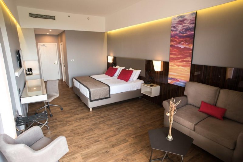 Ramada Plaza Thraki - Снимка 1