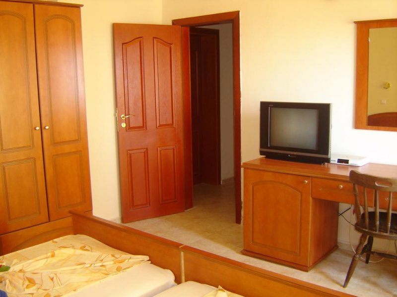 Семеен Хотел Крис - Снимка 4