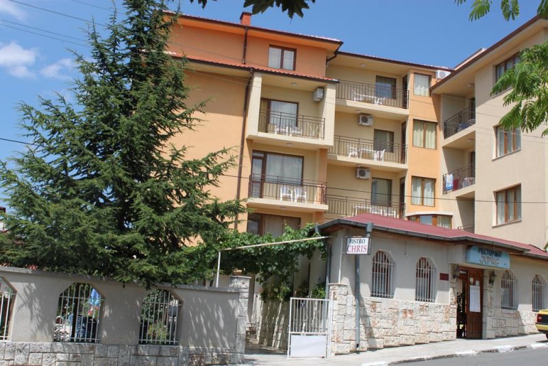 Семеен Хотел Крис - Снимка 0