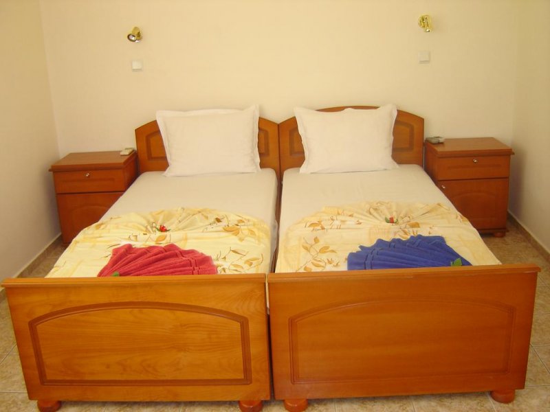 Семеен Хотел Крис - Снимка 1