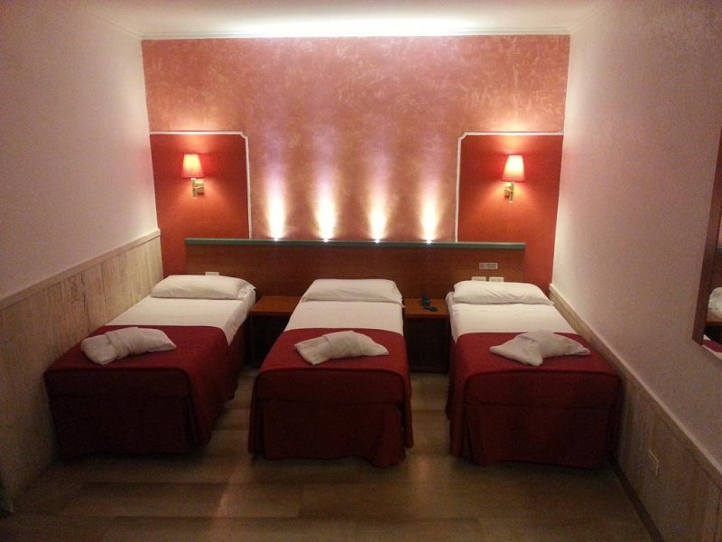 Hotel Center - Снимка 1