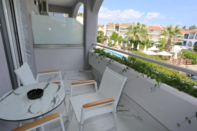 Tropical Hotel - Снимка 2