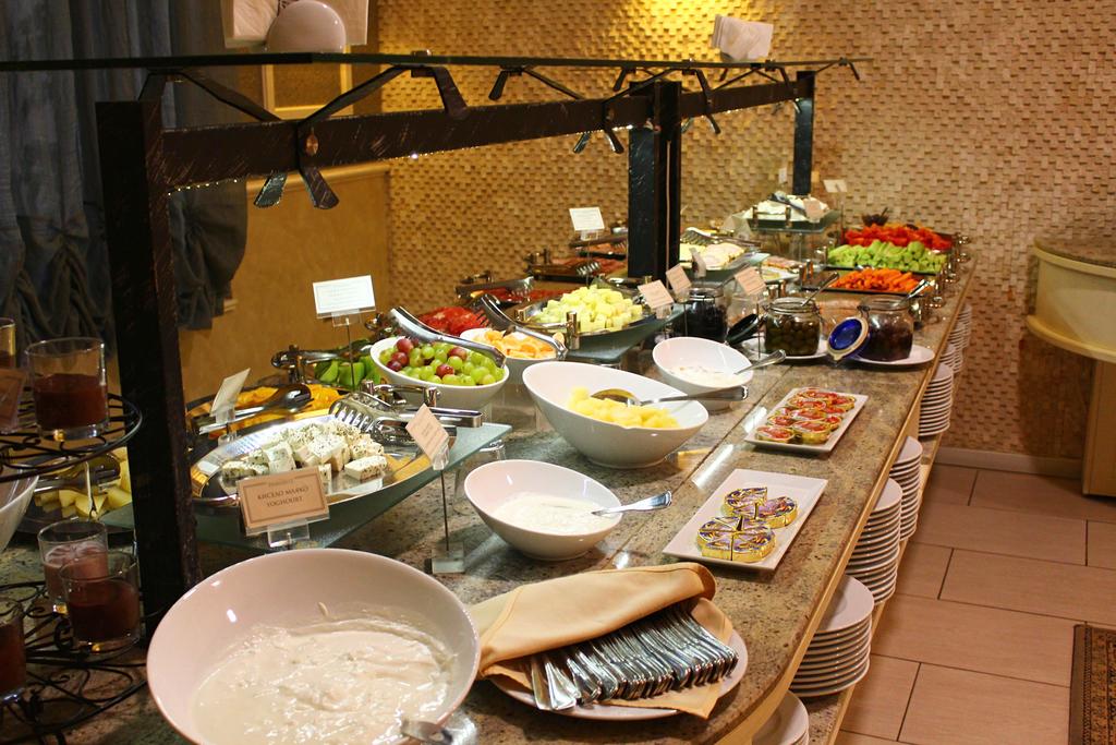 Нова година в Бургас! 3 нощувки със закуски + празнична вечеря + СПА в Гранд Хотел и СПА Приморец 5*! - Снимка 6