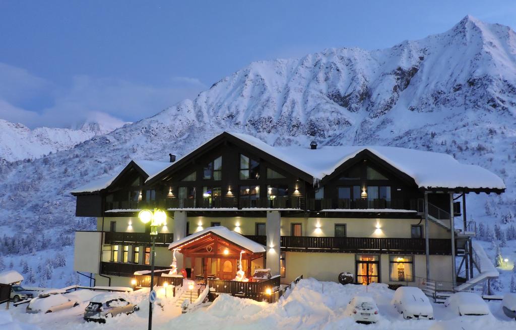 Ски в Пасо Тонале, Италиански Алпи! 7 нощувки със закуски и вечери в хотел Adamello 3* през Януари и Март! - Снимка 