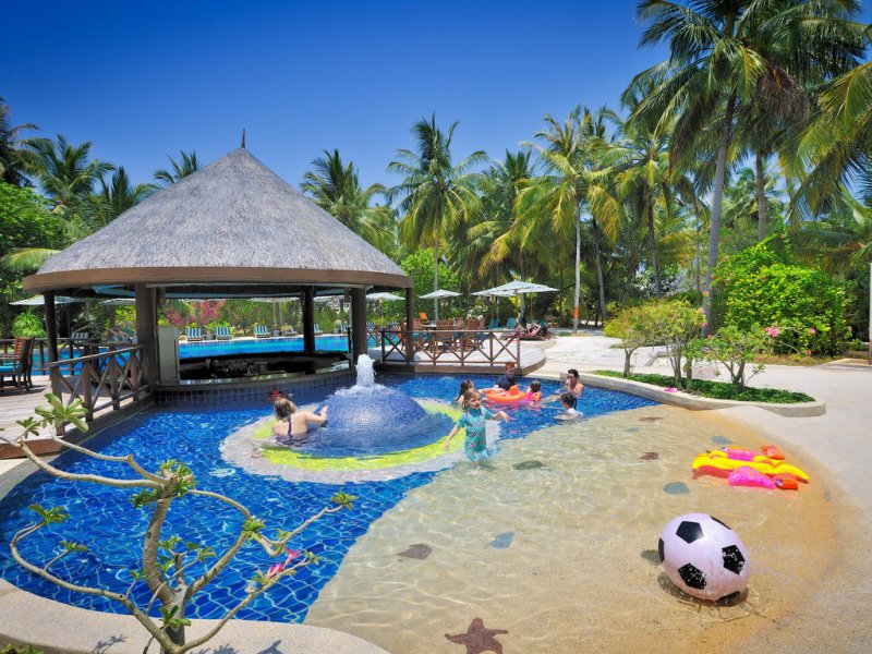 Bandos Island Resort & Spa - Снимка 4