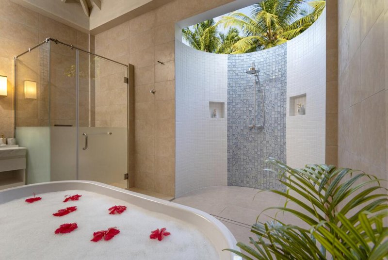 Bandos Island Resort & Spa - Снимка 5