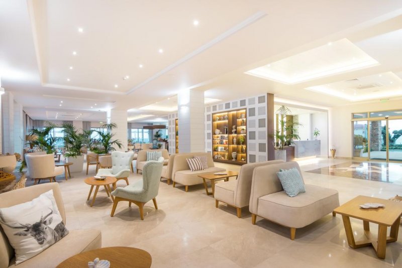 King Maron Wellness Beach Hotel - Снимка 5