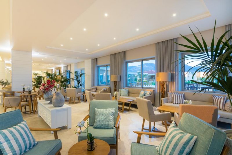 King Maron Wellness Beach Hotel - Снимка 1