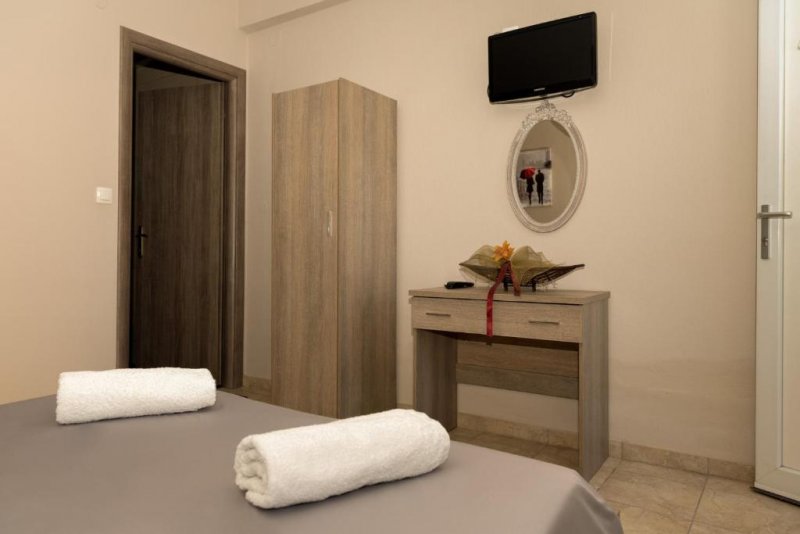 Tzamtzis Apartments - Снимка 11