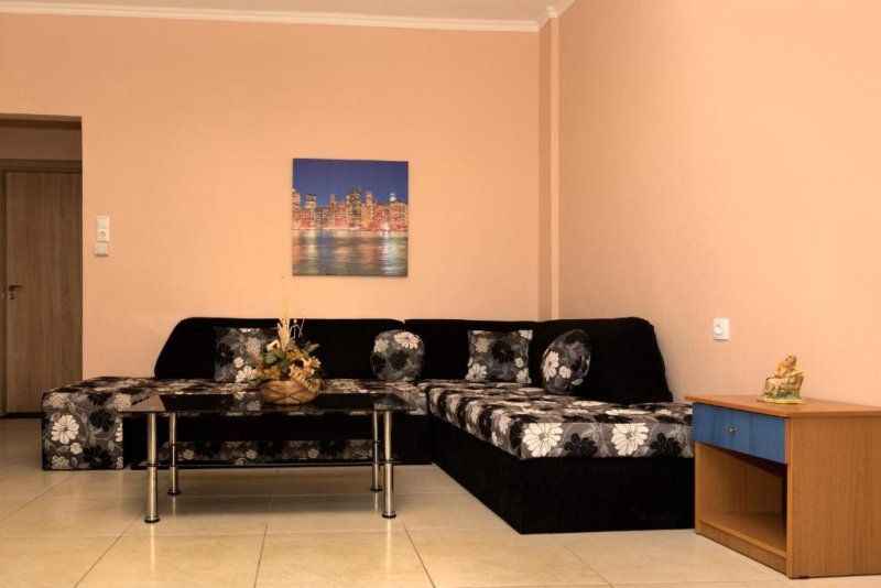 Tzamtzis Apartments - Снимка 9