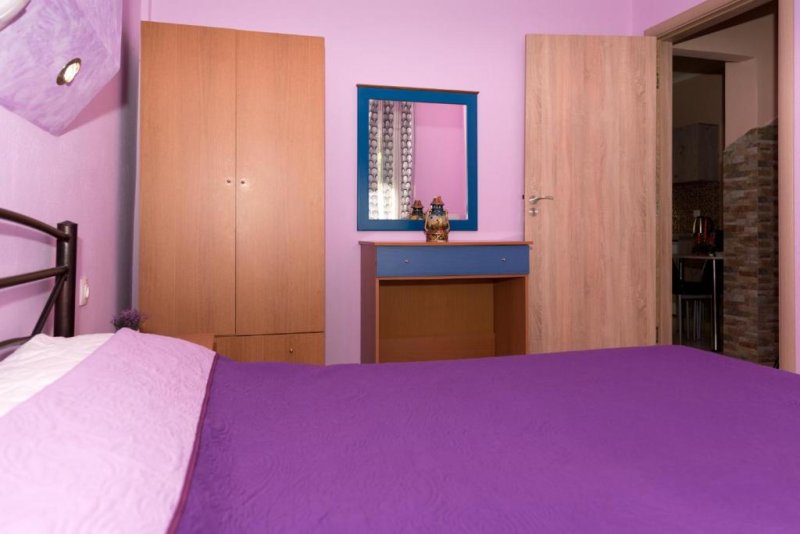 Tzamtzis Apartments - Снимка 2