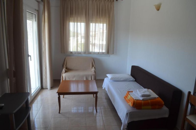 Irini Apartments - Снимка 2
