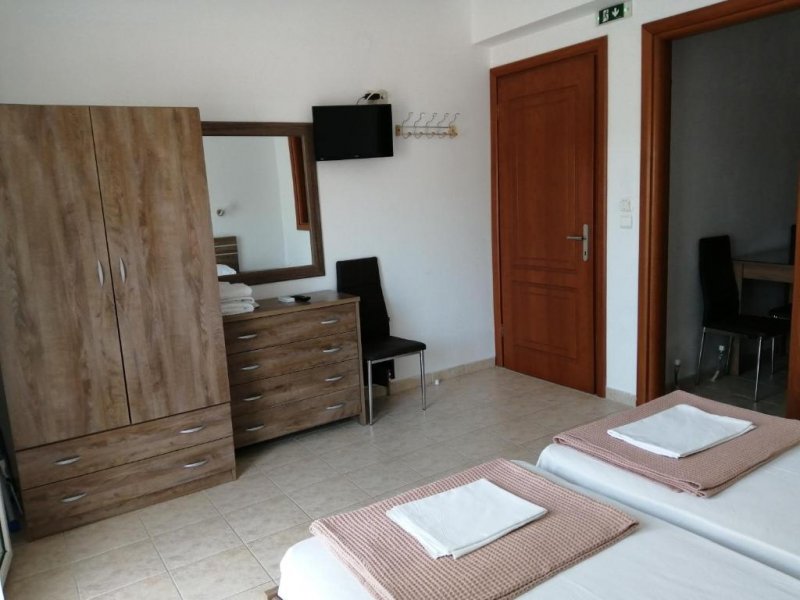 Irini Apartments - Снимка 4