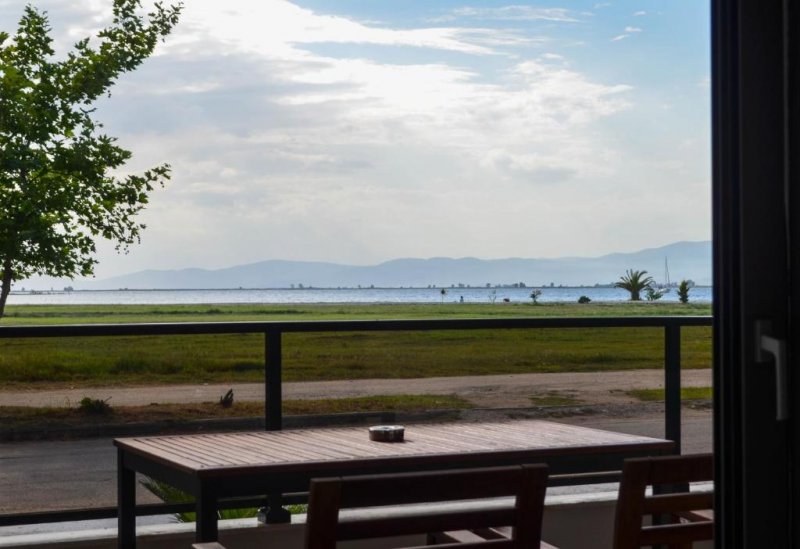 Sunshine Apartment - Снимка 11