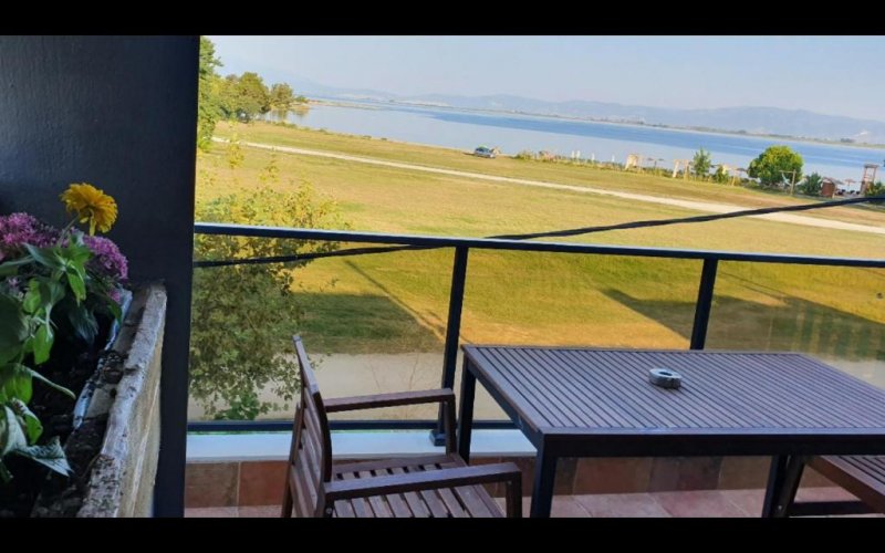 Sunshine Apartment - Снимка 7