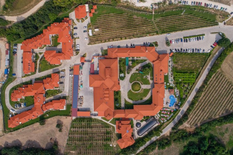 Комплекс за винен и СПА туризъм Старосел - Снимка 11