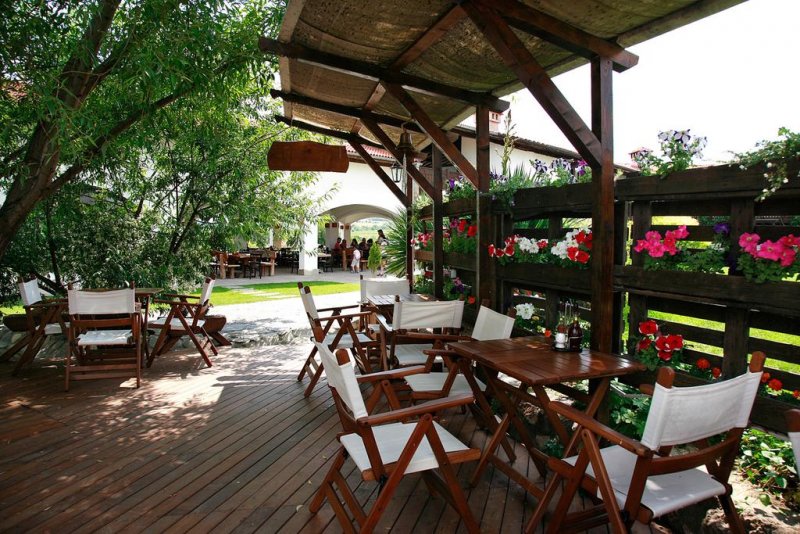 Комплекс за винен и СПА туризъм Старосел - Снимка 2