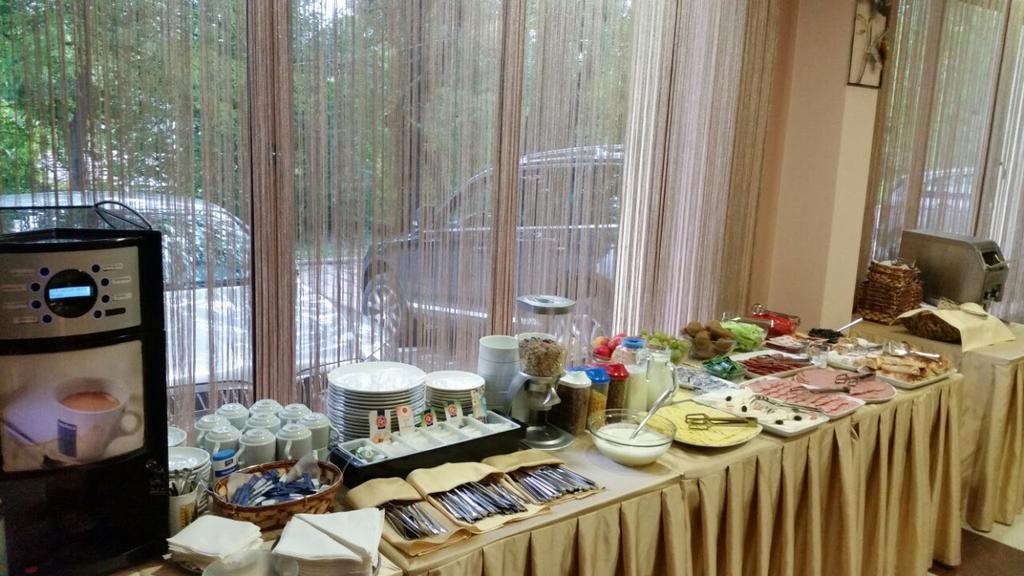 Коледа в Хисаря! 3, 4 или 5 нощувки на човек със закуски + МИНЕРАЛЕН басейн и релакс пакет в хотел Си Комфорт*** - Снимка 8