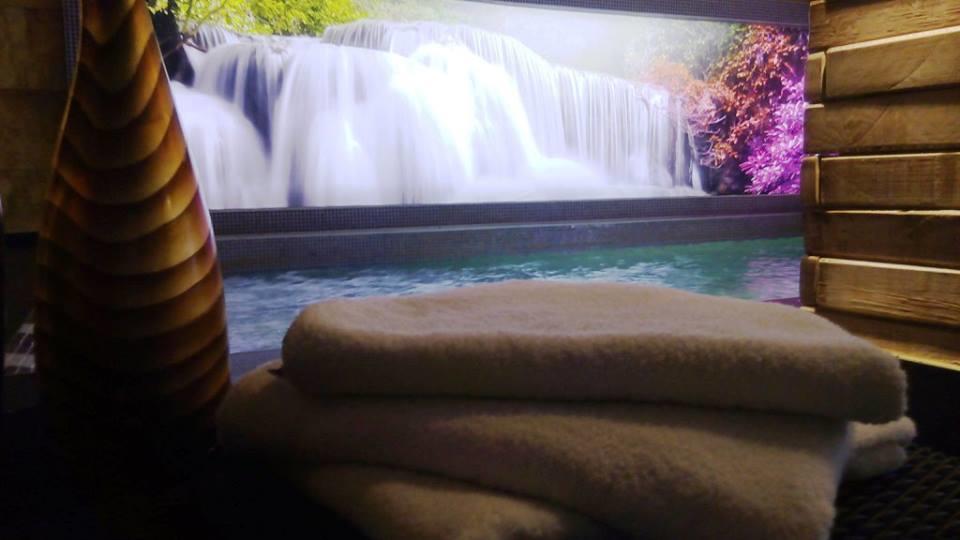 Нощувка на човек със закуска + басейн и релакс зона в РЕНОВИРАНИЯ хотел Виа Лакус, Сапарева баня! - Снимка 9