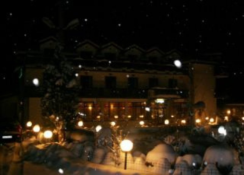 Хотелски комплекс Долна баня - Снимка 4