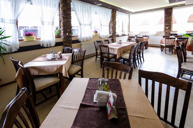 Семеен хотел Шарков - Снимка 1