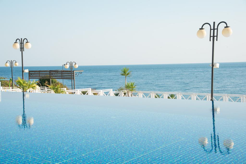 Нощувка на човек със закуска + 2 басейна от хотел Ескада Бийч, на брега на морето в Ахтопол - Снимка 17