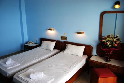 California Beach Hotel - Снимка 1