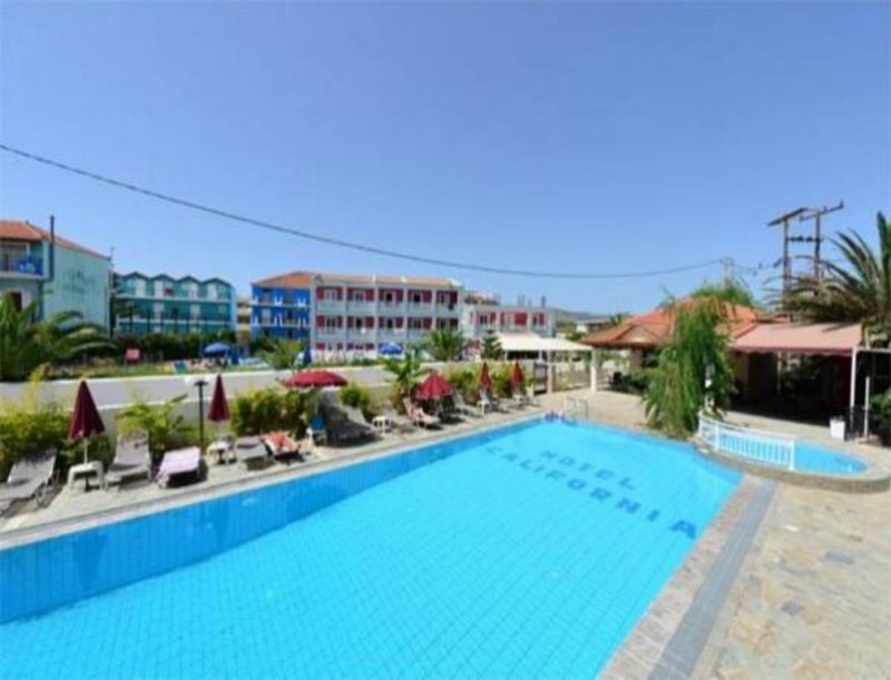 California Beach Hotel - Снимка 0