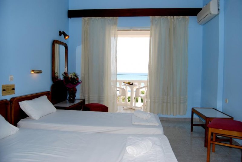 California Beach Hotel - Снимка 4