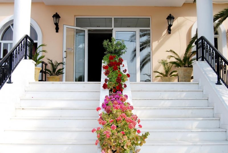 California Beach Hotel - Снимка 5