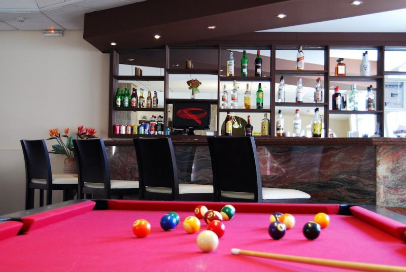 California Beach Hotel - Снимка 11