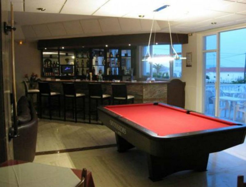 California Beach Hotel - Снимка 2