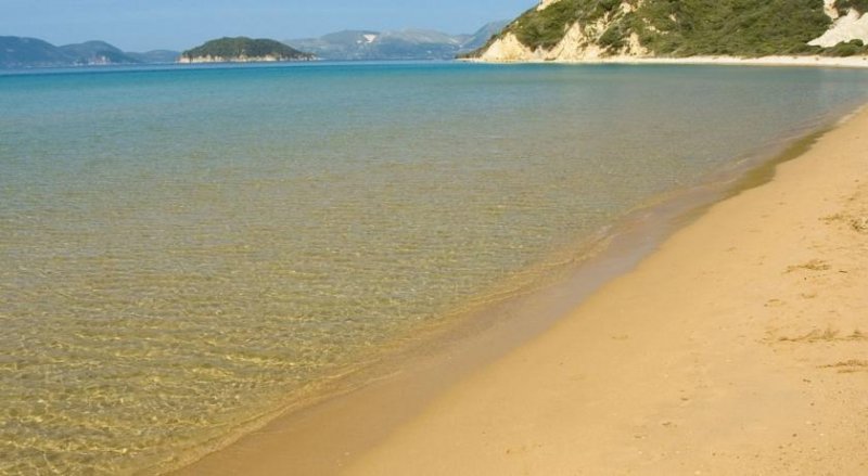 California Beach Hotel - Снимка 7