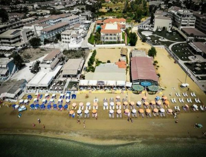 California Beach Hotel - Снимка 1