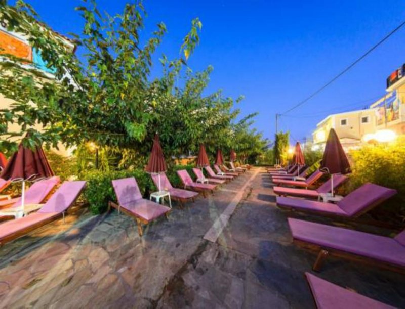 California Beach Hotel - Снимка 3