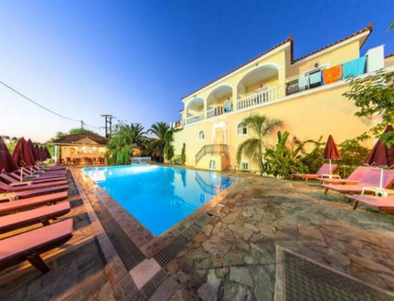 California Beach Hotel - Снимка 7