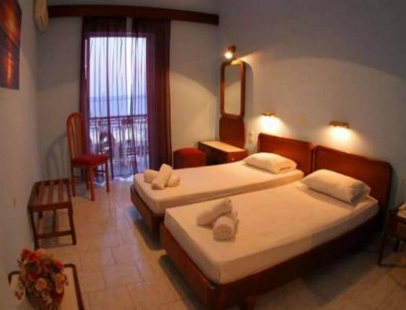 California Beach Hotel - Снимка 4