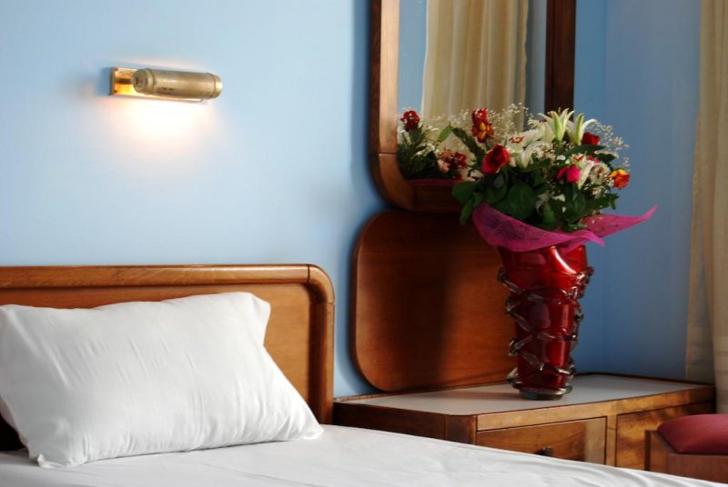 California Beach Hotel - Снимка 9