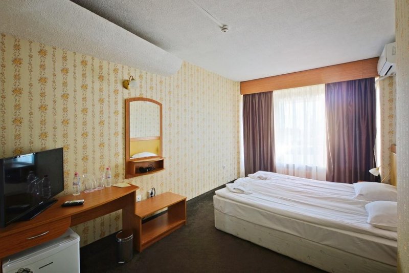 Гранд Хотел Казанлък - Снимка 8