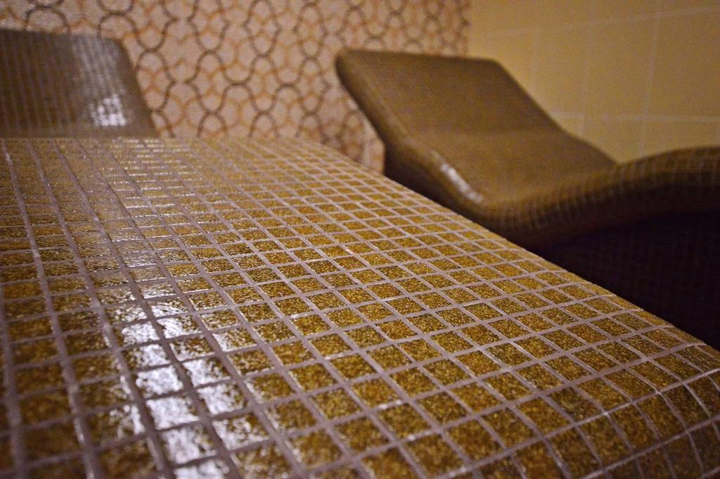Нощувка на човек със закуска + басейн и релакс център с минерална вода в Гранд хотел Казанлък*** - Снимка 26