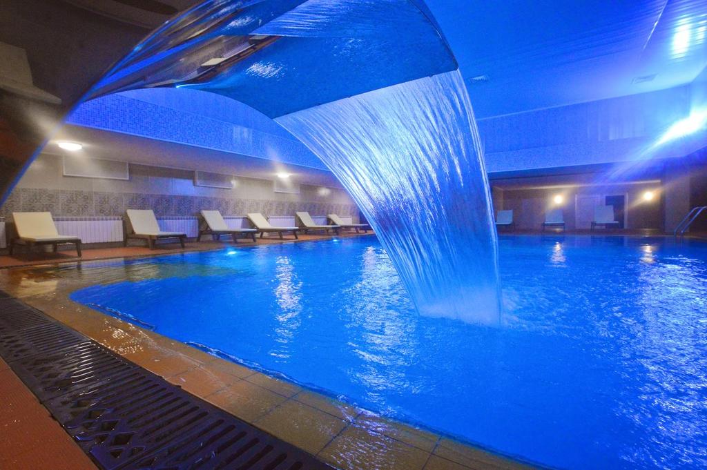 Нощувка на човек със закуска + басейн и релакс център с минерална вода в Гранд хотел Казанлък*** - Снимка 27