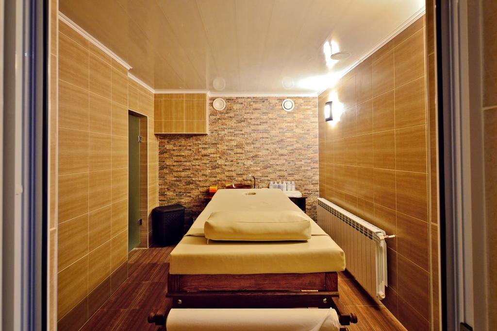 Нощувка на човек със закуска + басейн и релакс център с минерална вода в Гранд хотел Казанлък*** - Снимка 9