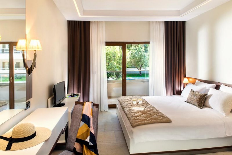 Potidea Palace Hotel - Снимка 1