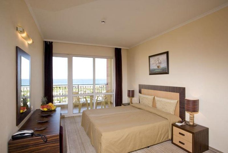 ДИТ Маджестик Бийч Резорт - Снимка 1