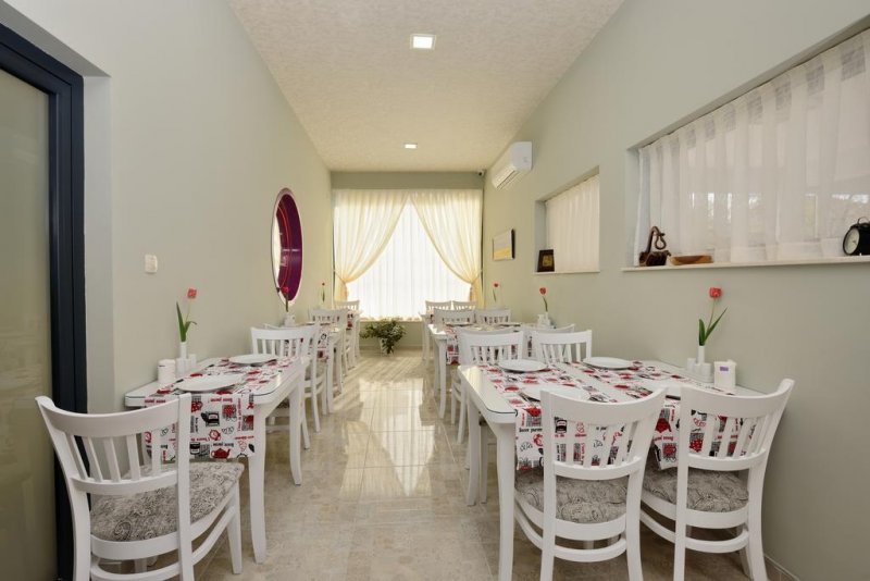 Апартхотел Хелоу Хисар - Снимка 9