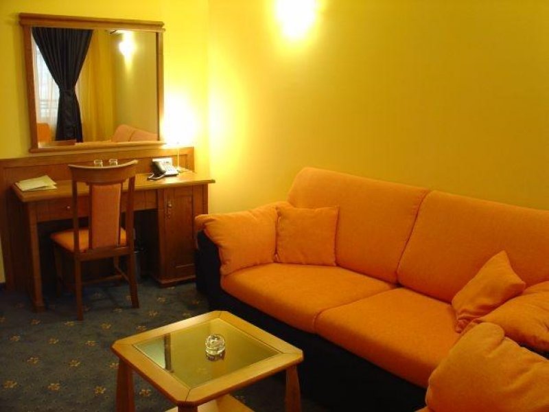 Хотел Троян Плаза - Снимка 1