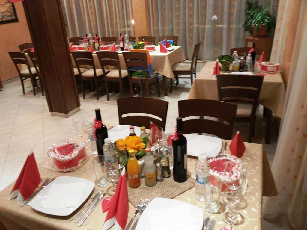 Нощувка със закуска или закуска и вечеря за двама в семеен хотел Блян, на 1-ва линия в Равда - Снимка 6