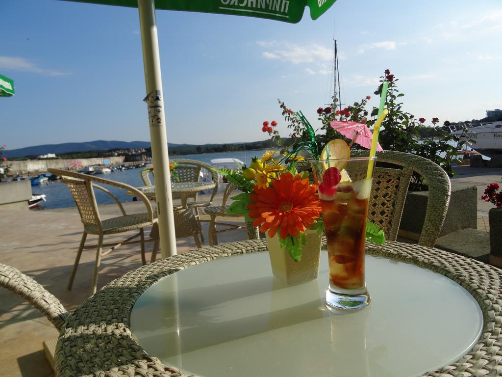 Еднодневен пакет със закуска и вечеря или All Inclusive + чадър и шезлонги на плажа в Хотел Марина***, Китен - Снимка 25