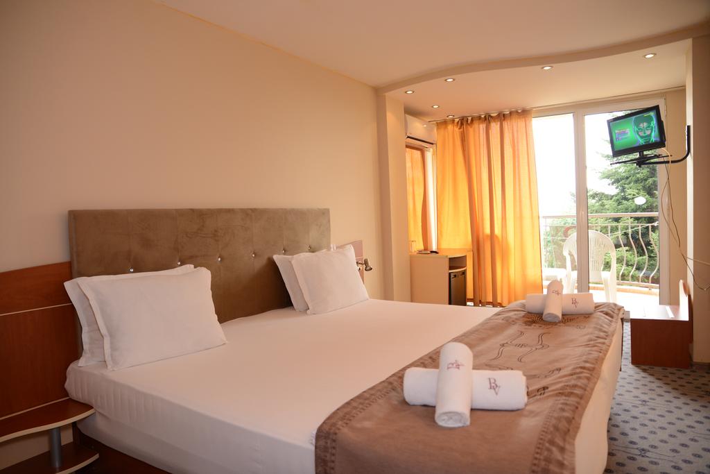 Нощувка на човек на база All Inclusive + басейн и собствен плаж от хотел Бона Вита, Златни пясъци. Дете до 12г. - безплатно! - Снимка 35
