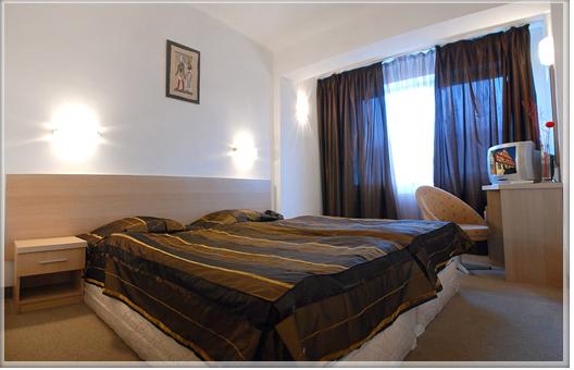 Релакс зона и топъл басейн + 1 или 2 нощувки със закуски до края на Май в хотел Рила, Дупница - Снимка 28